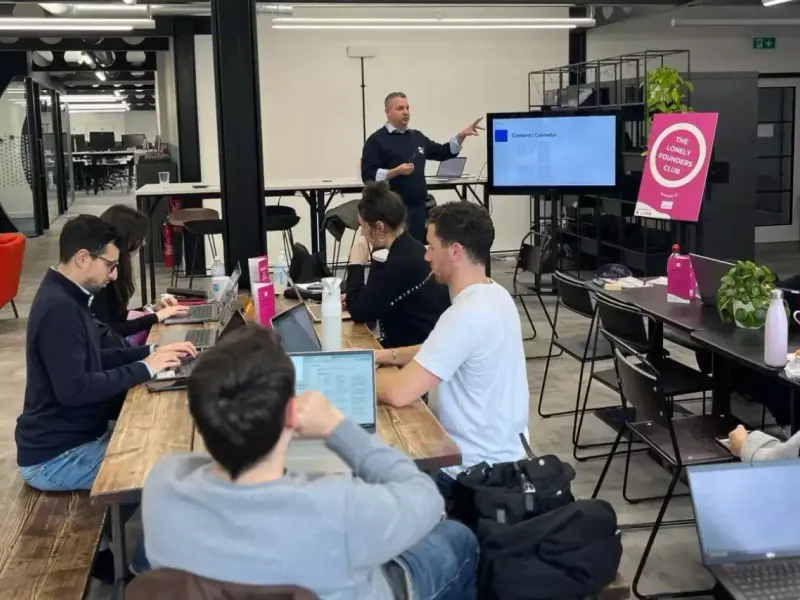 A Hartz AI small-group workshop in action